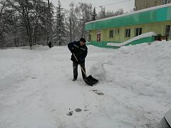 Территории лечебных и социозащитных учреждений оперативно расчищаются от снега